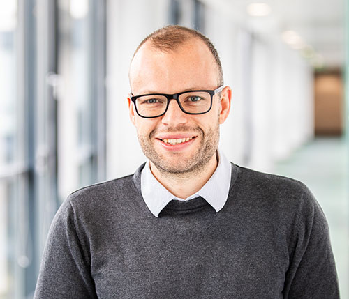 Portraitfoto von Yannick Schwiperich