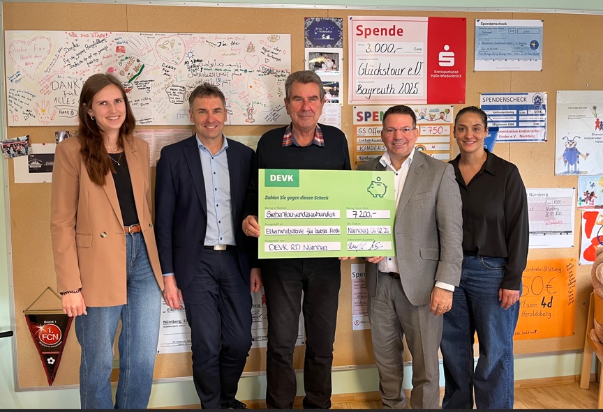 DEVK unterstützt Kinderhospizarbeit: Spendenübergabe an die Elterninitiative krebskranker Kinder in Nürnberg.