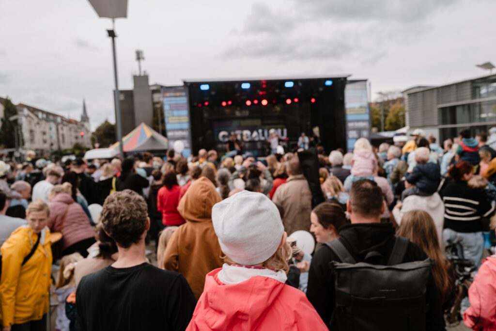 Auftritt der Kölner Band Cat Ballou am Weltkindertag 2025.