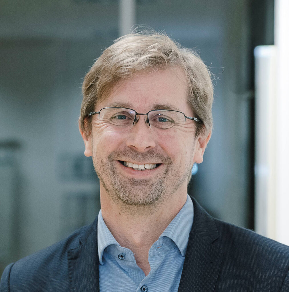 Portrait von Lars Hüttler, dem Geschäftsführer vom Kinderschutzbund Köln.